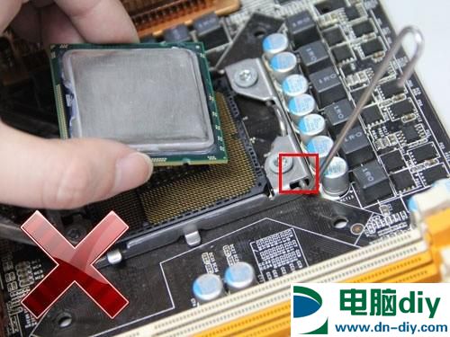 DIY装机教程：如何安装CPU/散热器/电源/跳线？