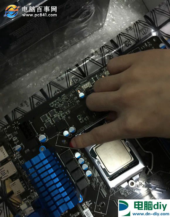 2015自己组装电脑教程：CPU散热器安装方法