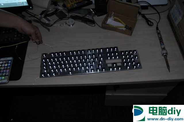 机械键盘怎么加灯 DIY机械键盘爆改加灯终极教程 (全文)